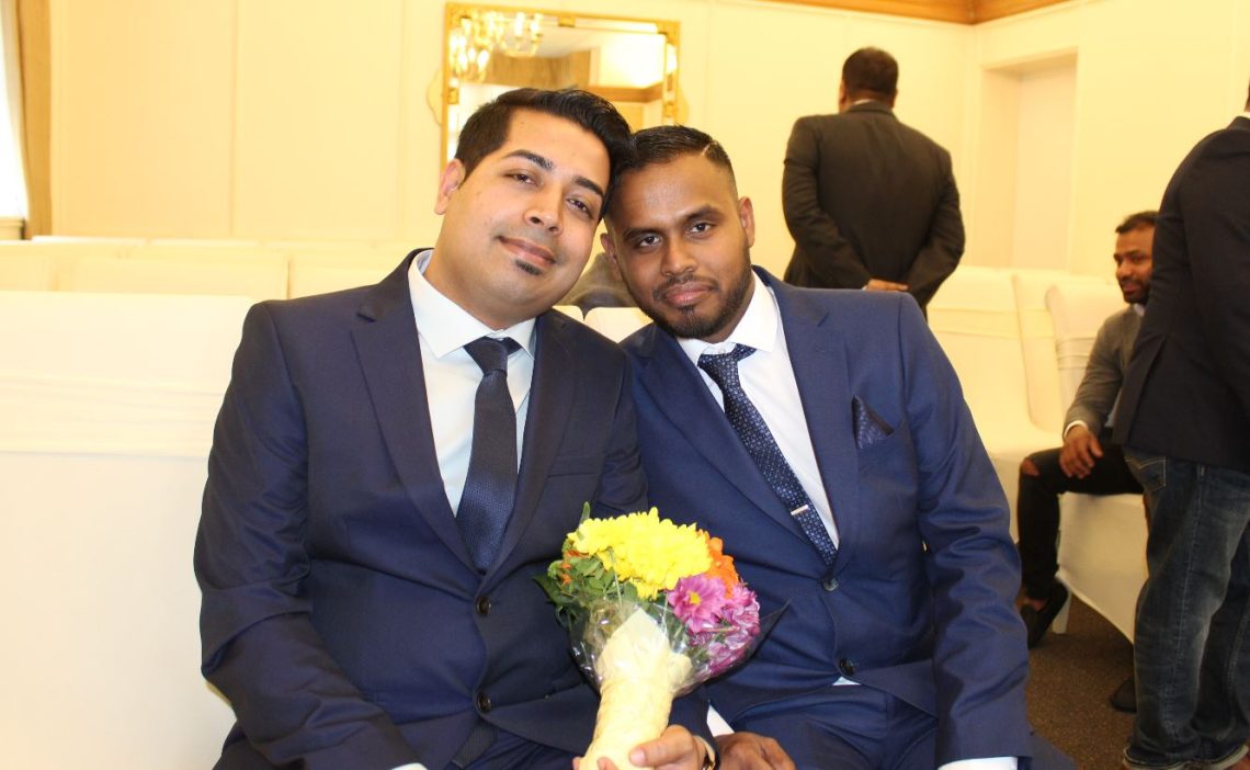 বৃটেনে বাংলাদেশী সমকামী দম্পতির বিয়ে