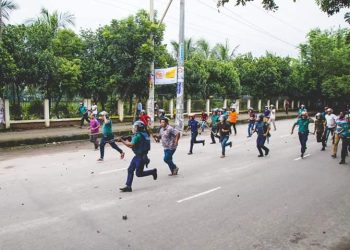 মিরপুরে আন্দোলনকারী শিক্ষার্থীদের ওপর যুবলীগ-ছাত্রলীগের হামলা