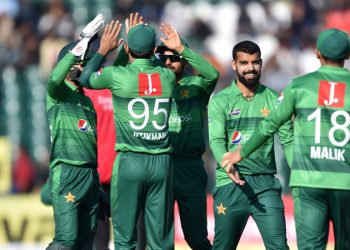 বাংলাদেশকে ৫ উইকেটে হারাল পাকিস্তান