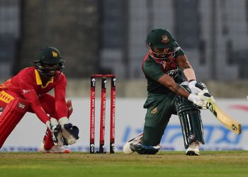 জিম্বাবুয়েকে ২০১ রানের লক্ষ্য দিলো টাইগাররা