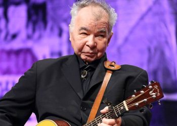 এবার করোনায় মারা গেলেন কিংবদন্তি গায়ক জন প্রাইন