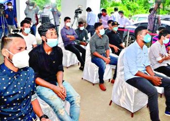 মাঠে খেলা ফেরানোর তাগিদ ফুটবলারদের