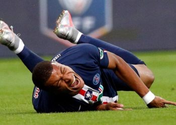 ছিটকেই গেলেন এমবাপে