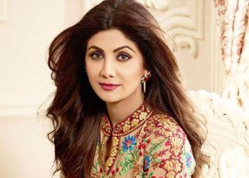 ঢালিউড তারকাদের সম্মাননা তুলে দিলেন শিল্পা শেঠি