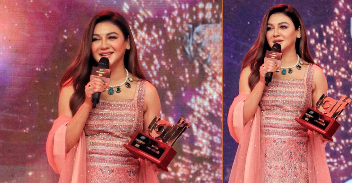 সেরা অভিনেত্রীর পুরস্কার পেলেন জয়া