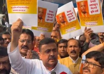 চিন্ময় কৃষ্ণ দাসের মুক্তির দাবিতে কলকাতায় বিক্ষোভ