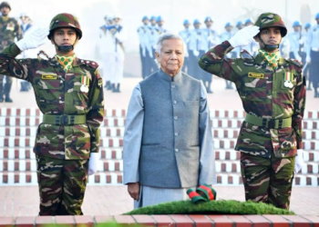 জাতীয় স্মৃতিসৌধে প্রধান উপদেষ্টার শ্রদ্ধা